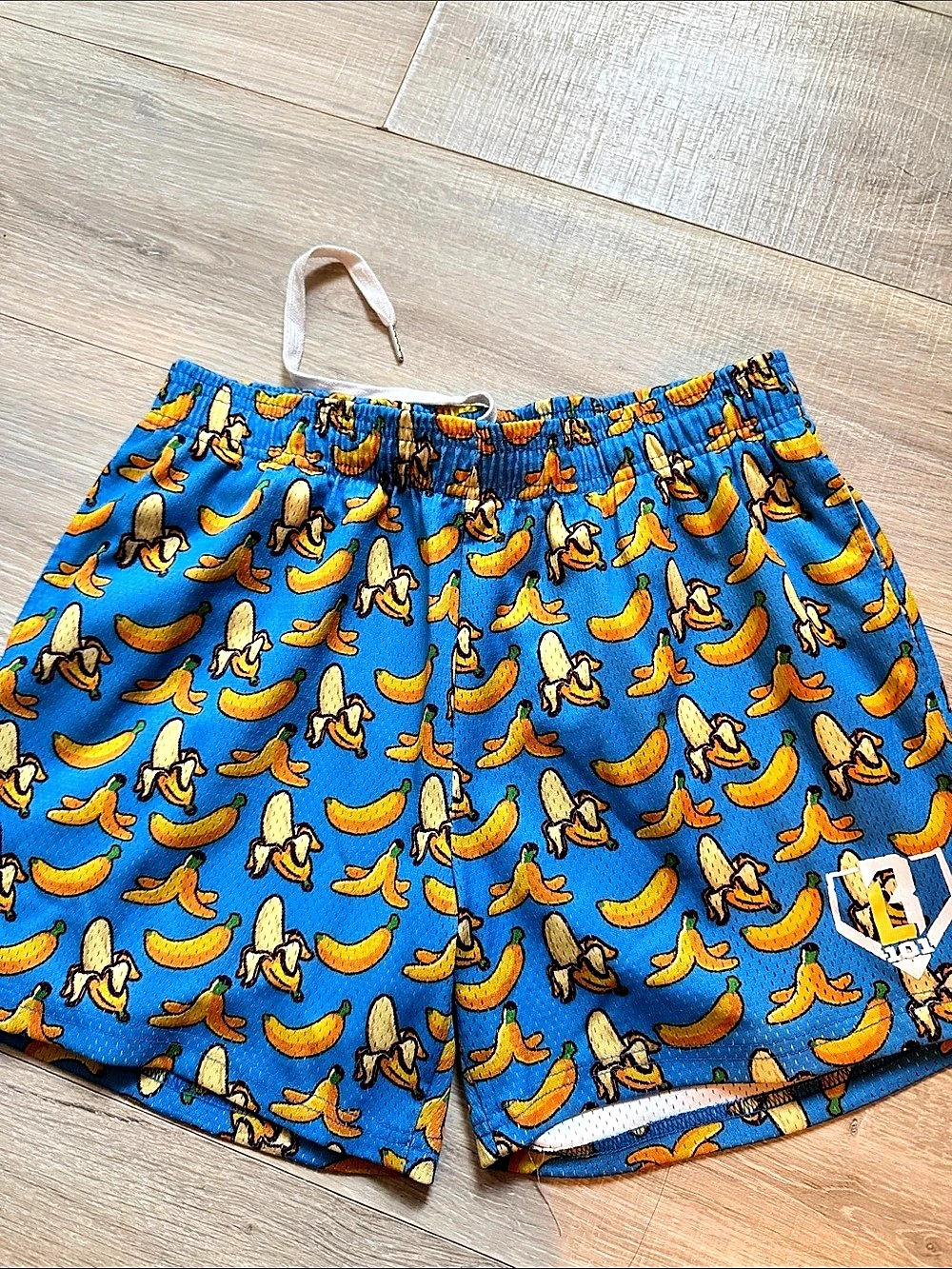 Baseball Lifestyle 101 - Men banana print baseball shorts - SM - EUC
